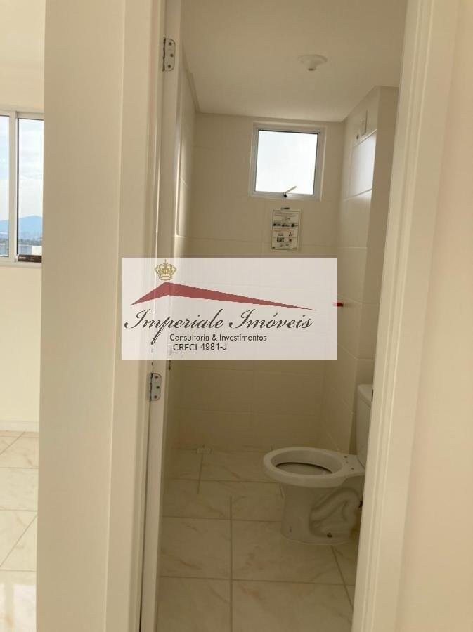 Apartamento à venda em Itajaí-SC, no bairro Carvalho! 2 quartos, 2 salas, 1 banheiro, 1 vaga de garagem, 58,35 m².