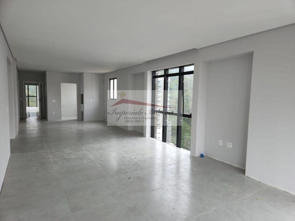Apartamento de Luxo à Venda em Balneário Camboriú - 3 Quartos, 3 Suítes, 2 Salas, 4 Banheiros - Imperdível!