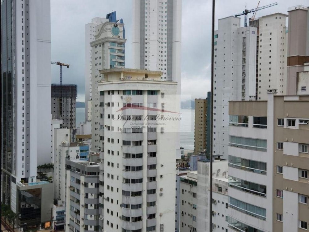 Apartamento de Luxo à Venda em Balneário Camboriú - 3 Quartos, 3 Suítes, 2 Salas, 4 Banheiros - Imperdível!