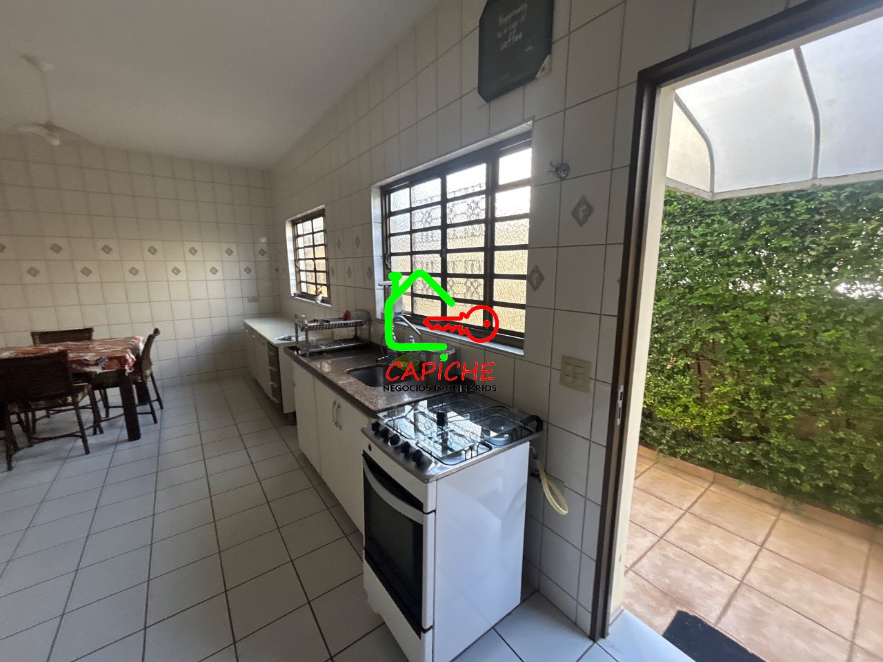 Casa para alugar com 3 quartos, 400m² - Foto 13