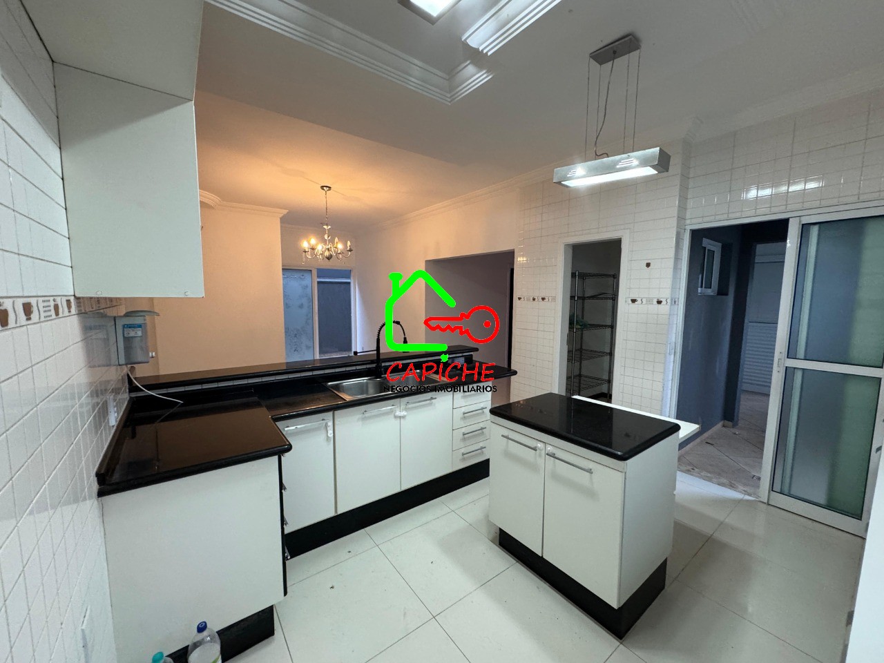 Casa de Condomínio para alugar com 4 quartos, 310m² - Foto 8