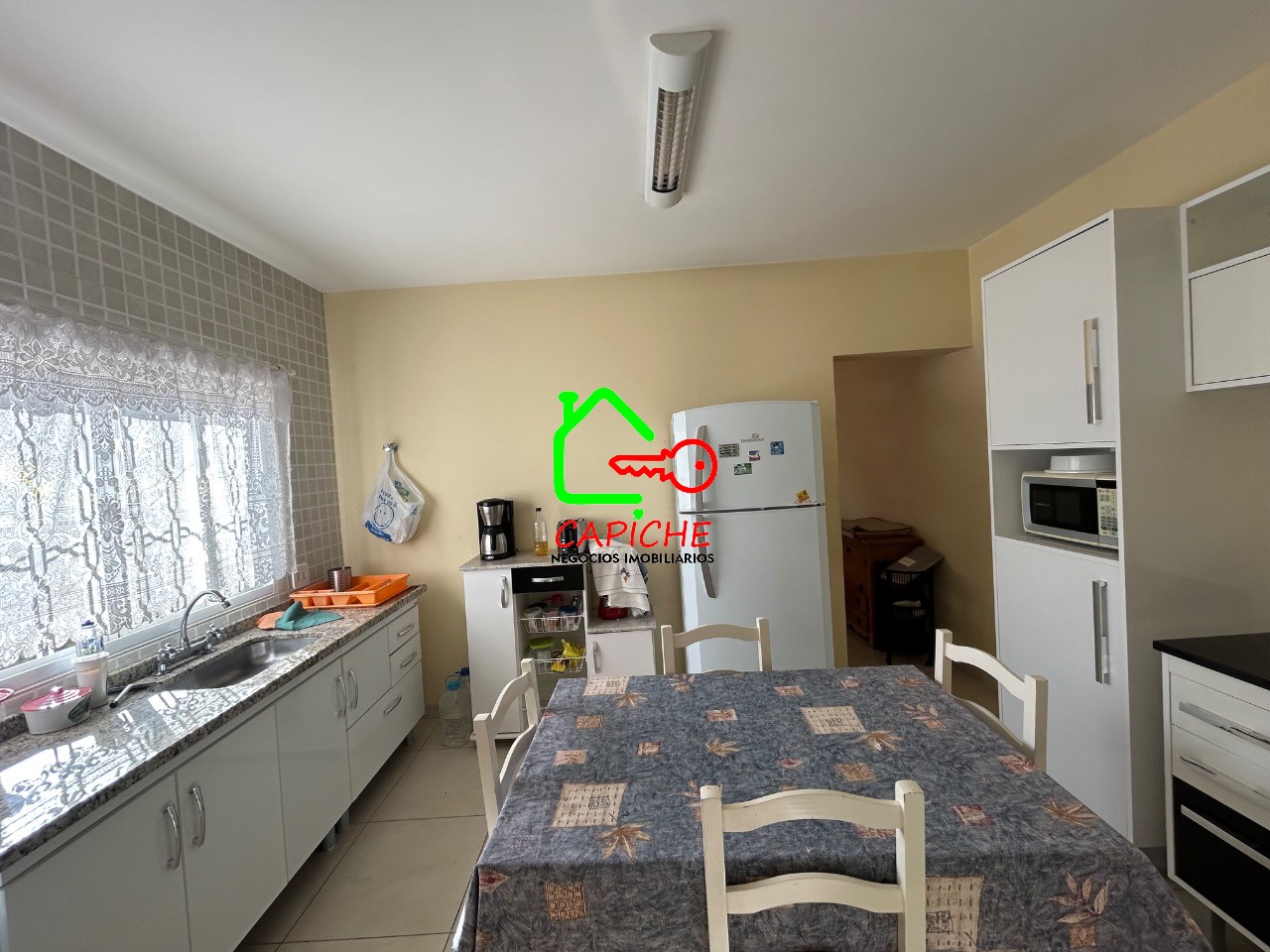 Casa à venda com 4 quartos, 240m² - Foto 5