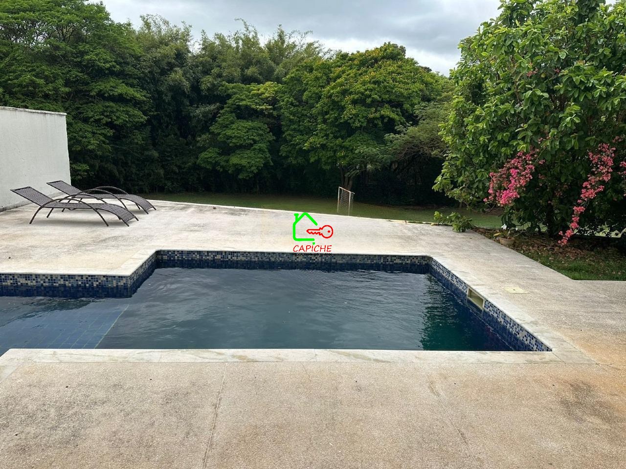 Casa de Condomínio à venda com 3 quartos, 226m² - Foto 2