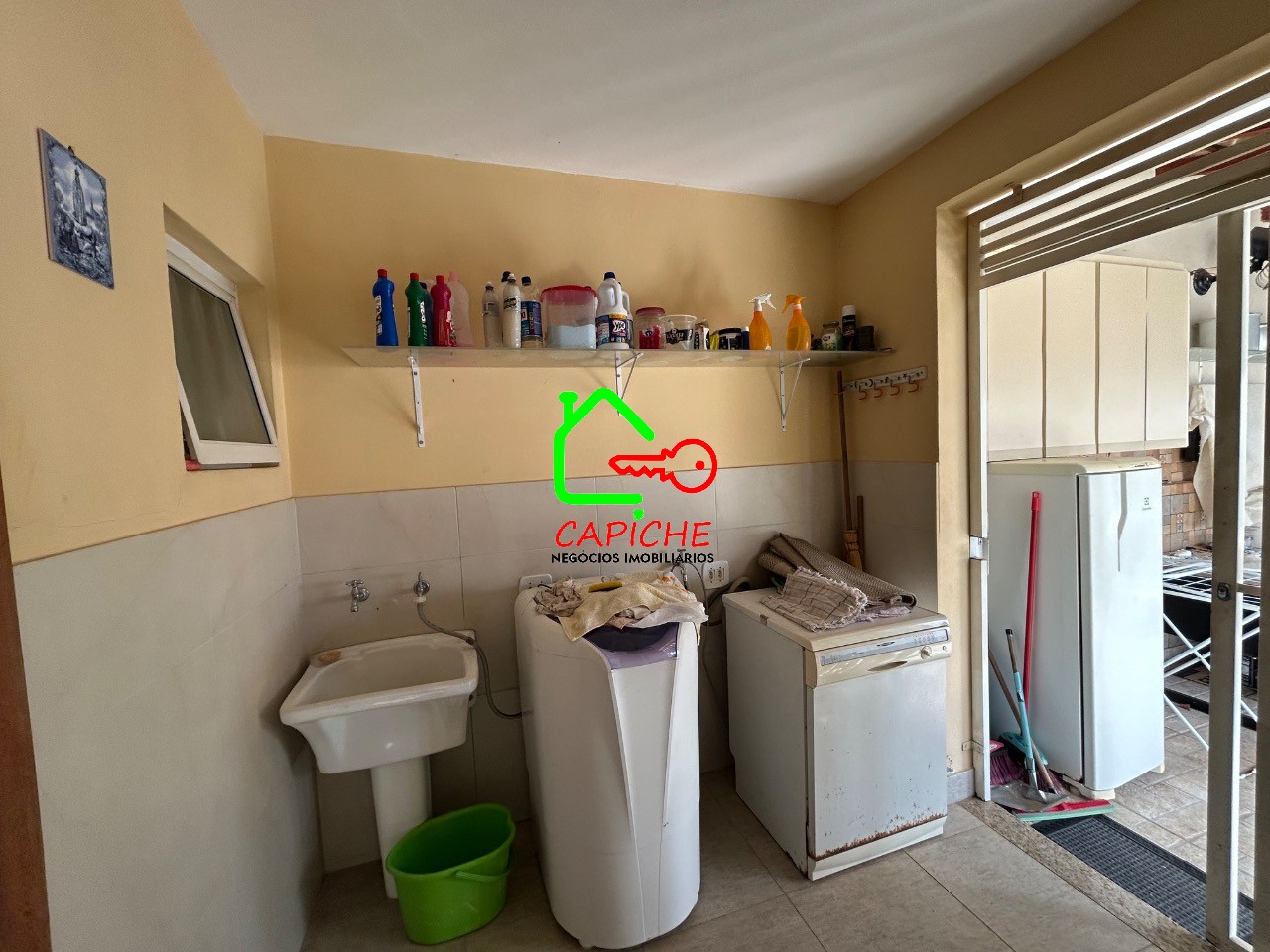 Casa à venda com 4 quartos, 240m² - Foto 3