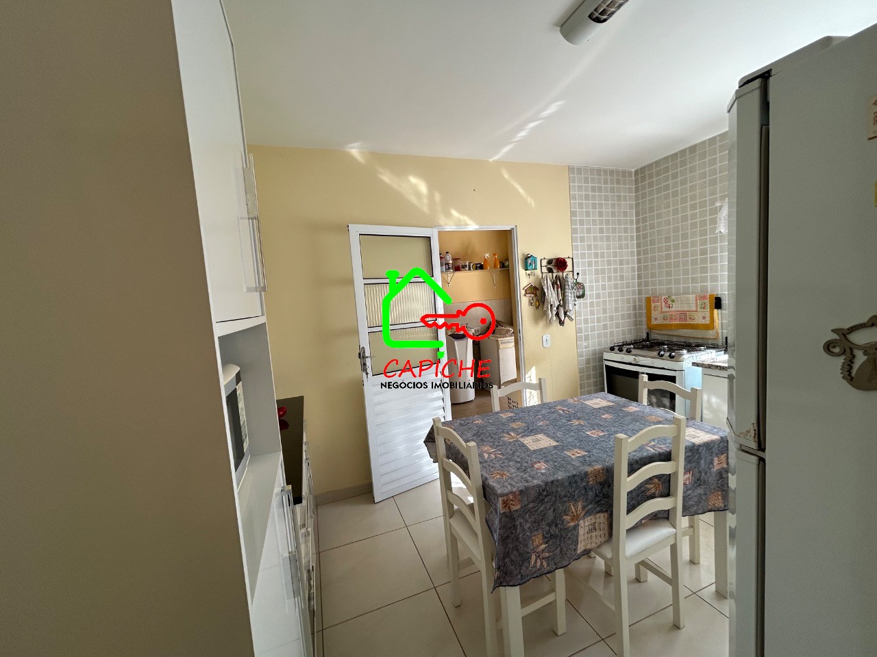 Casa à venda com 4 quartos, 240m² - Foto 6