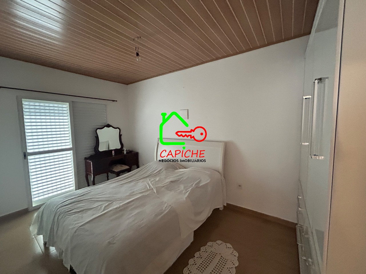 Casa à venda com 4 quartos, 240m² - Foto 11
