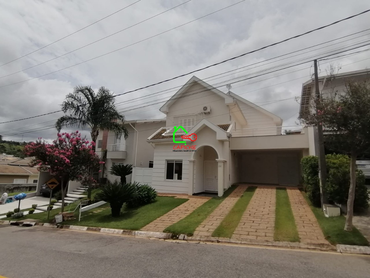 Casa de Condomínio para alugar com 3 quartos, 193m² - Foto 1