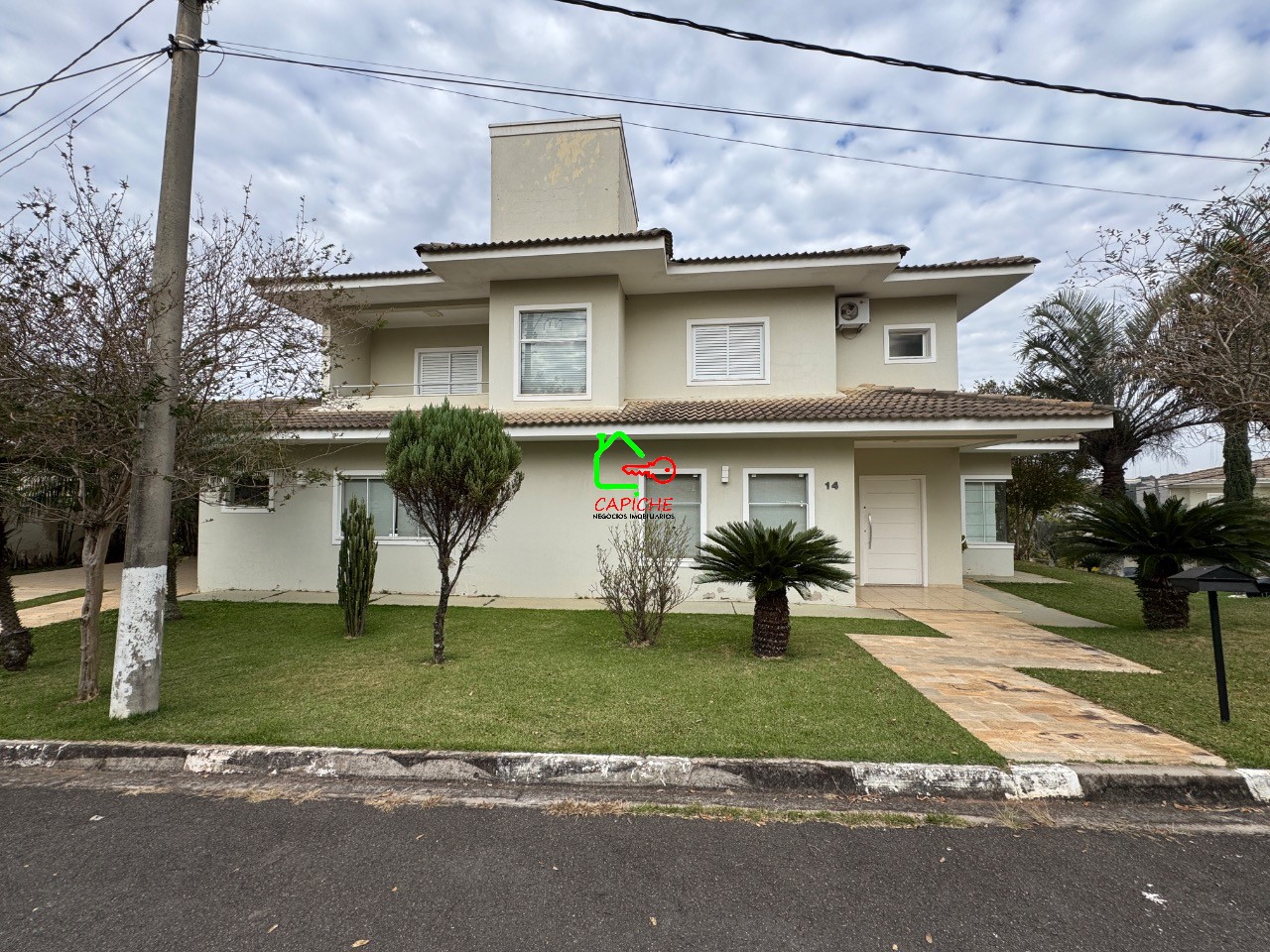 Casa de Condomínio à venda com 3 quartos, 372m² - Foto 2