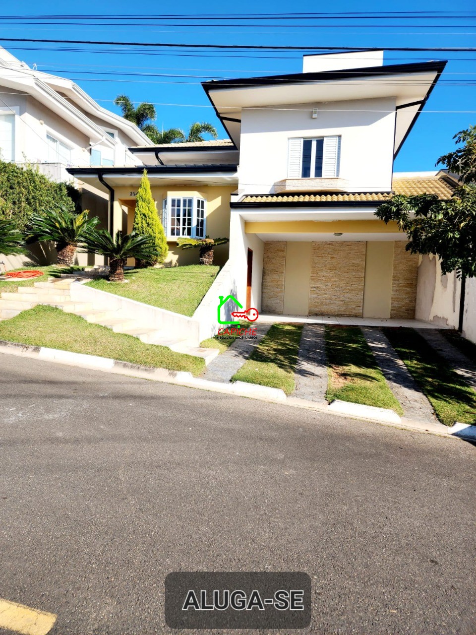 Casa de Condomínio para alugar com 3 quartos, 250m² - Foto 1