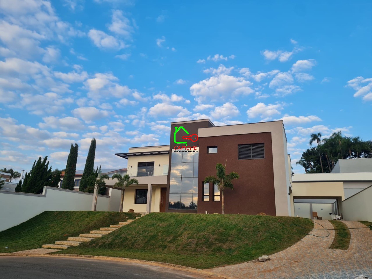 Casa de Condomínio à venda com 4 quartos, 720m² - Foto 1