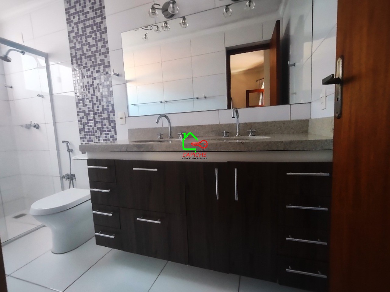Casa de Condomínio à venda com 4 quartos, 437m² - Foto 2