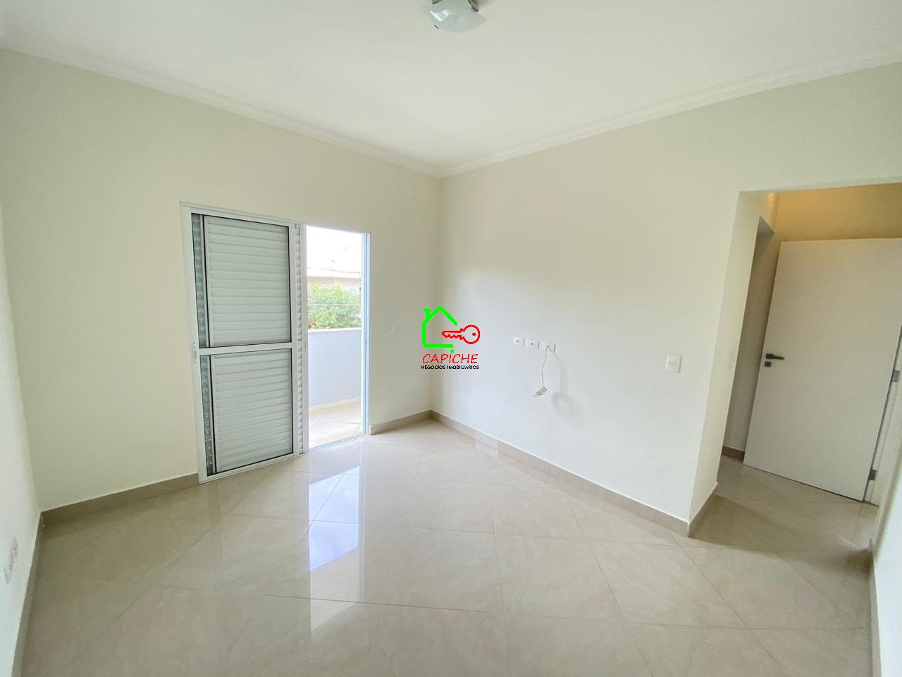 Casa de Condomínio para alugar com 3 quartos, 225m² - Foto 2