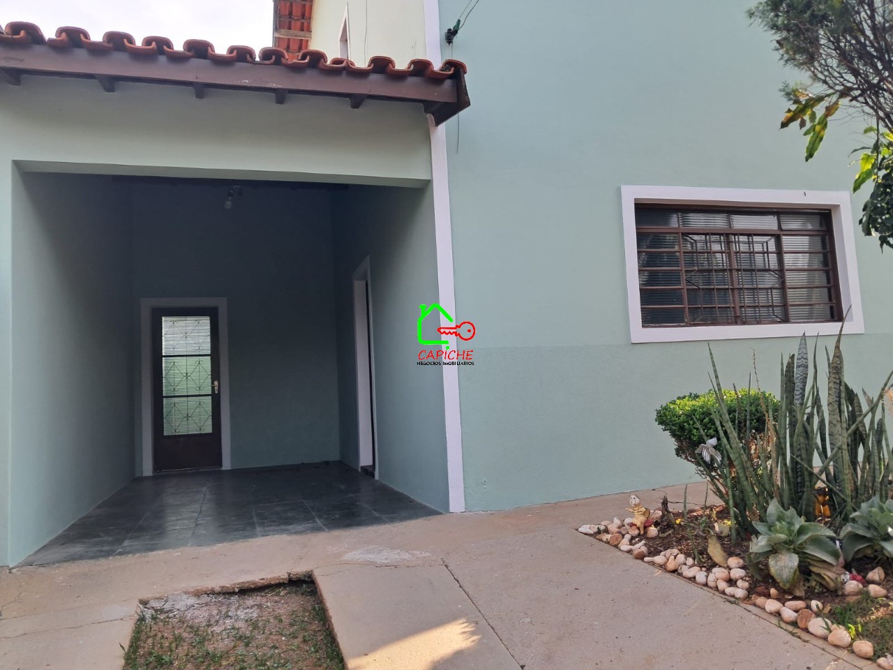 Casa para alugar com 3 quartos, 393m² - Foto 1