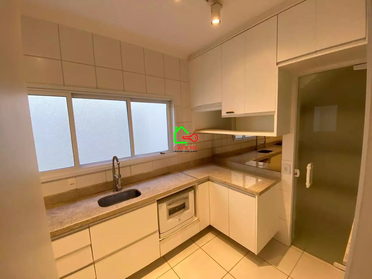 Casa de Condomínio para alugar com 3 quartos, 191m² - Foto 13
