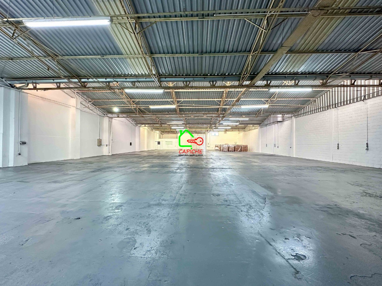 Depósito-Galpão-Armazém para alugar, 1400m² - Foto 9