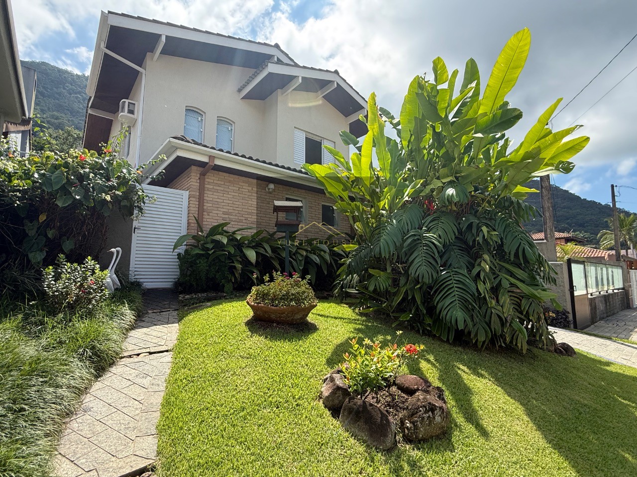 Casa, 4 quartos, 272 m² - Foto 1