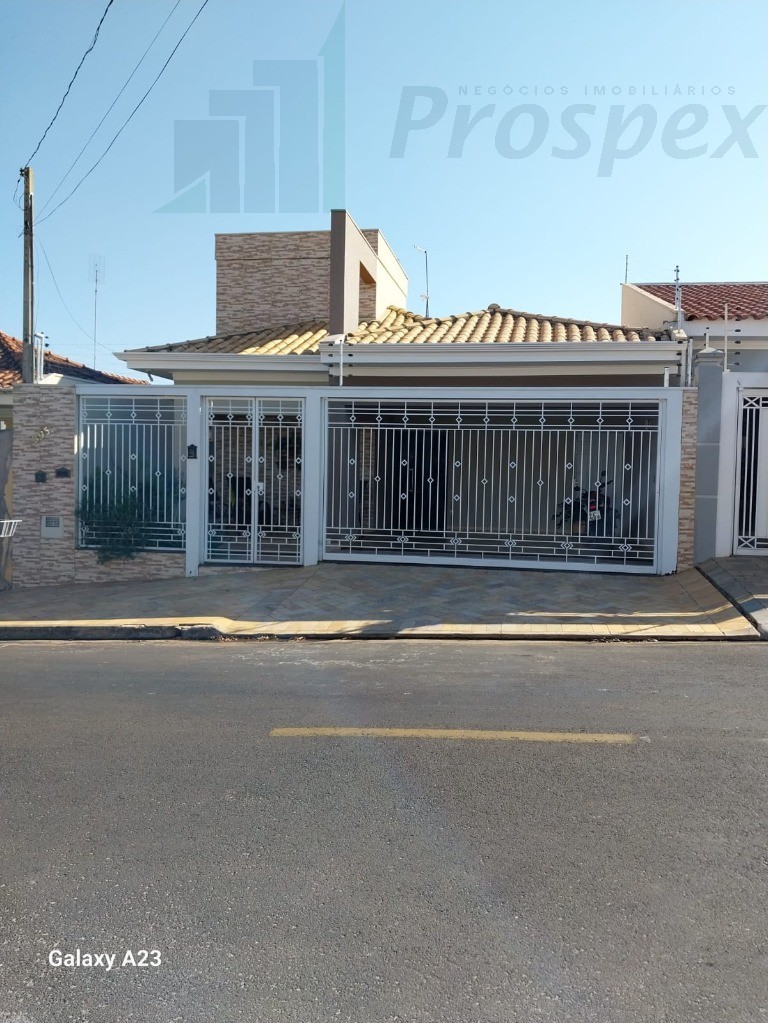 Casa à venda com 3 quartos - Foto 1