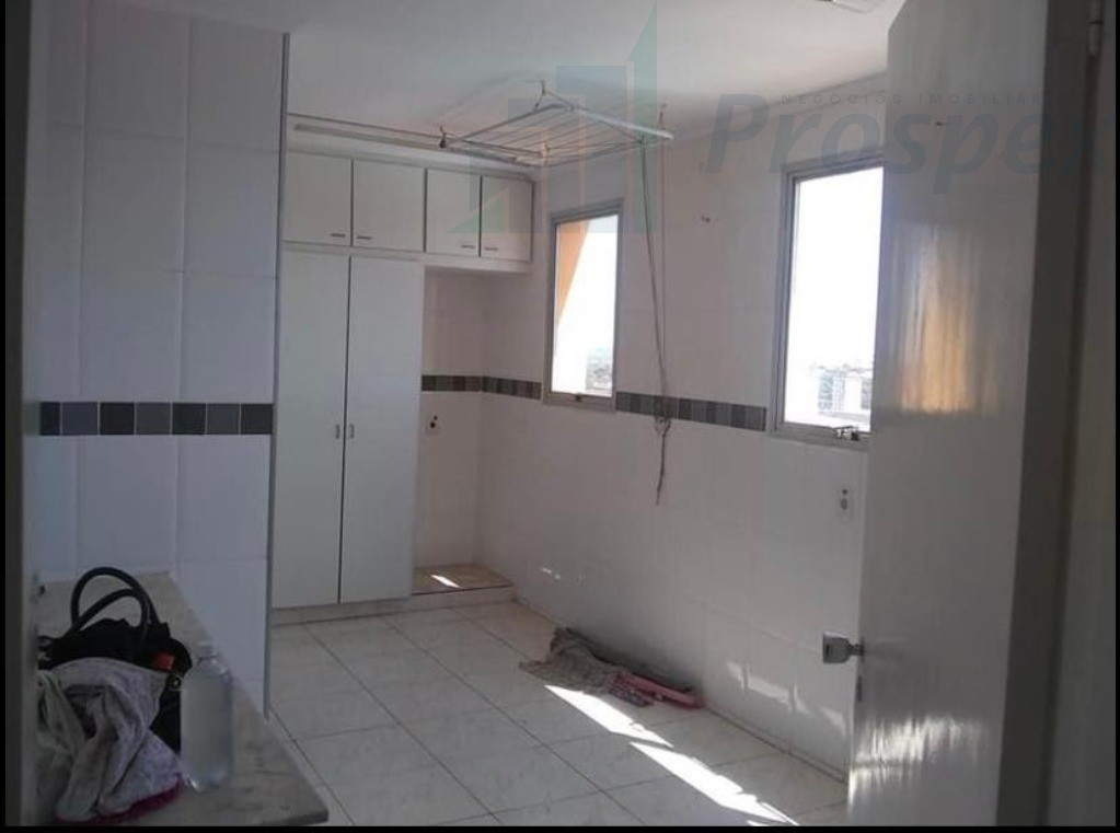 Apartamento à venda com 3 quartos, 220m² - Foto 2