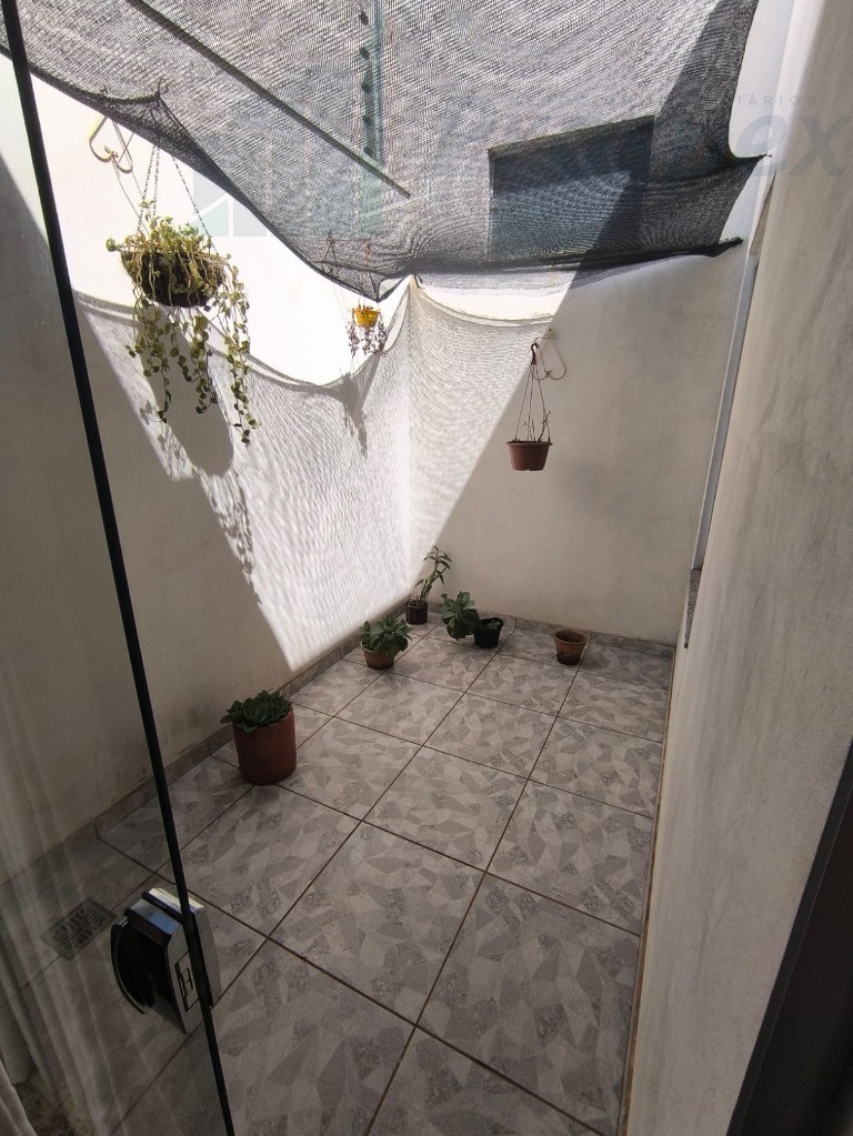 Imperdível casa à venda em Catanduva-SP, no Parque Residencial Agudo Romão II: 3 quartos, 1 suíte, 2 vagas de garagem, 165,60 m² de área.