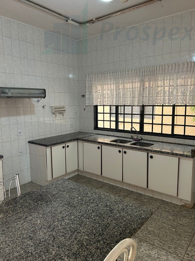 Imperdível: Casa à venda em Catanduva-SP, Parque Iracema, 4 quartos, 4 suítes, 292,95m² de área!