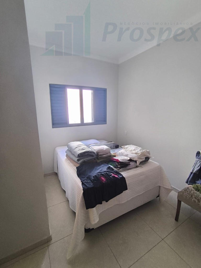 Imperdível casa à venda em Catanduva-SP, no Parque Residencial Agudo Romão II: 3 quartos, 1 suíte, 2 vagas de garagem, 165,60 m² de área.