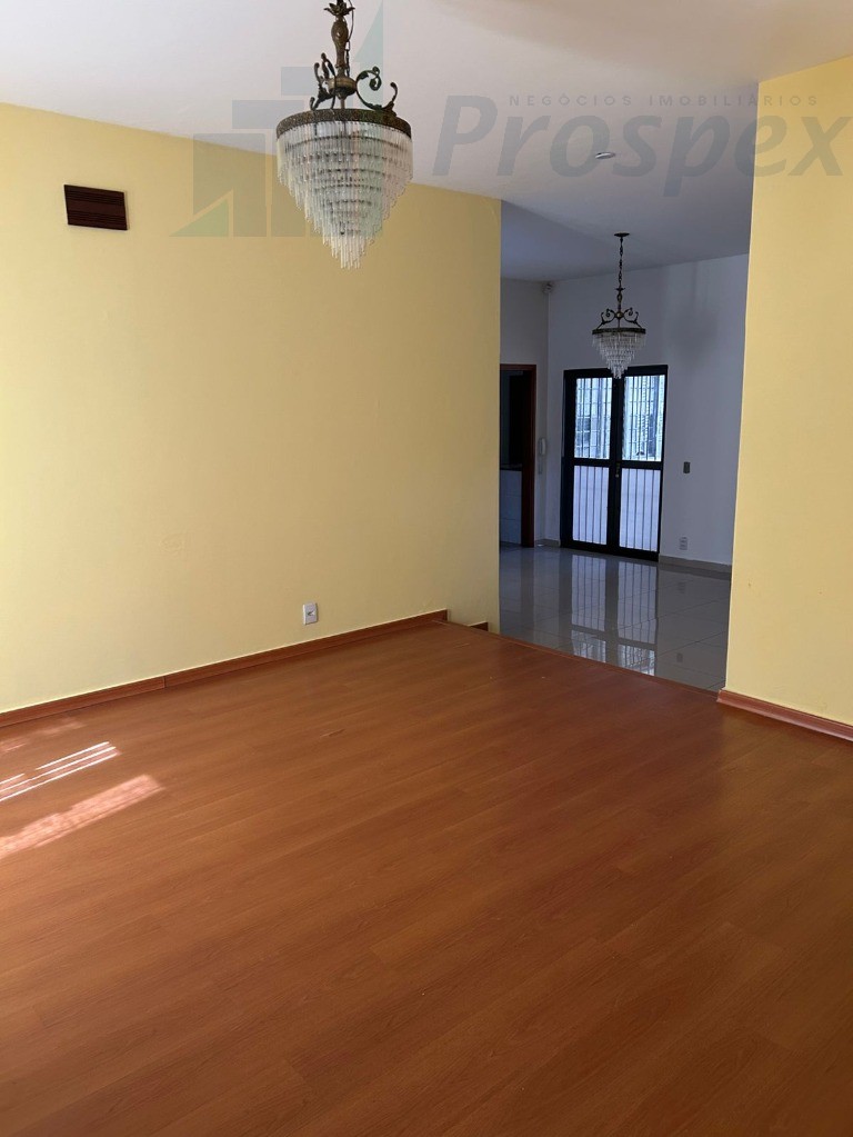 Imperdível: Casa à venda em Catanduva-SP, Parque Iracema, 4 quartos, 4 suítes, 292,95m² de área!