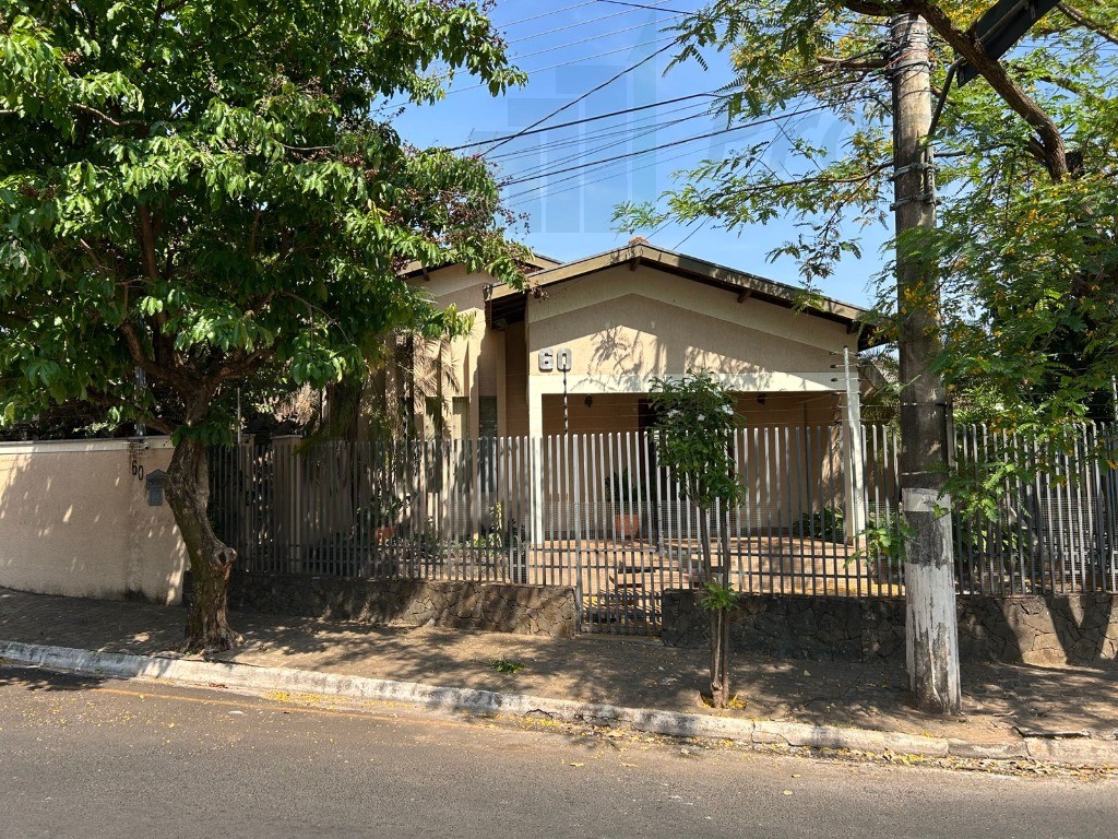 Imperdível: Casa à venda em Catanduva-SP, Parque Iracema, 4 quartos, 4 suítes, 292,95m² de área!