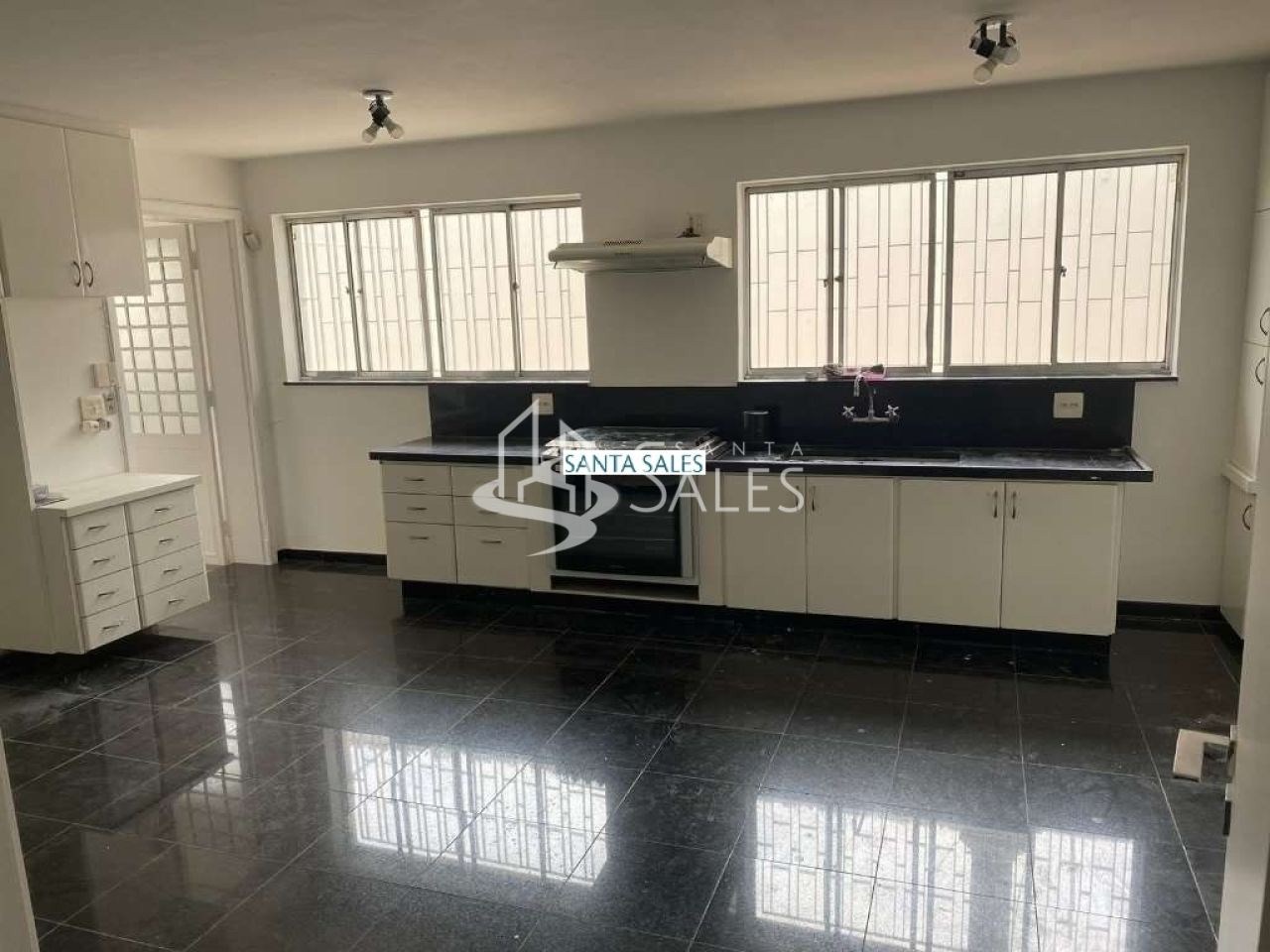 Casa à venda com 4 quartos, 540m² - Foto 4
