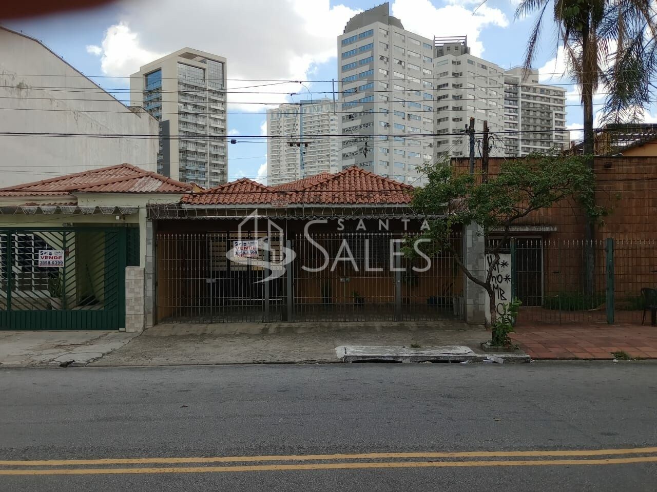 Prédio Inteiro para alugar com 5 quartos, 298m² - Foto 1
