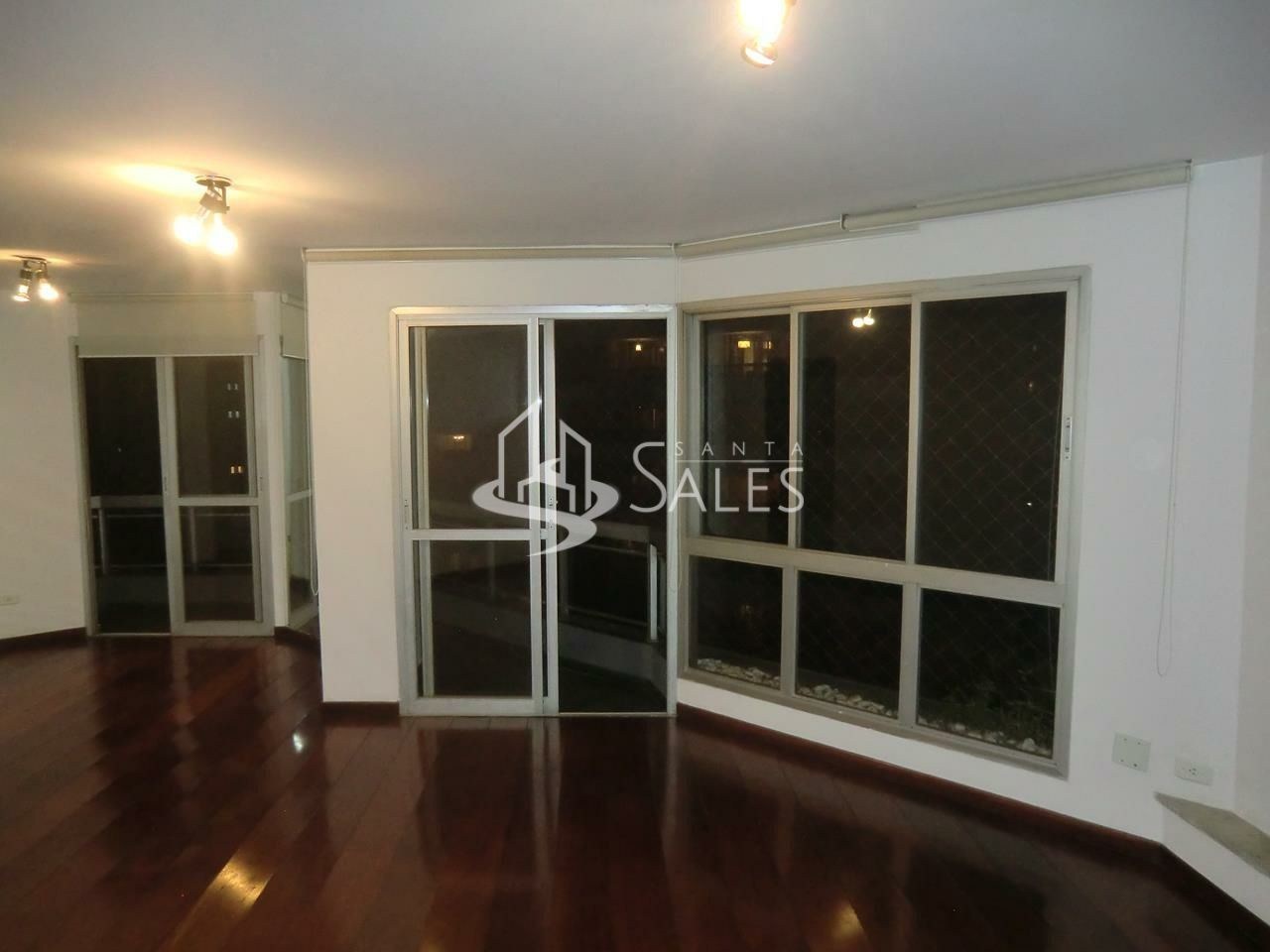 Apartamento para alugar com 4 quartos, 155m² - Foto 1
