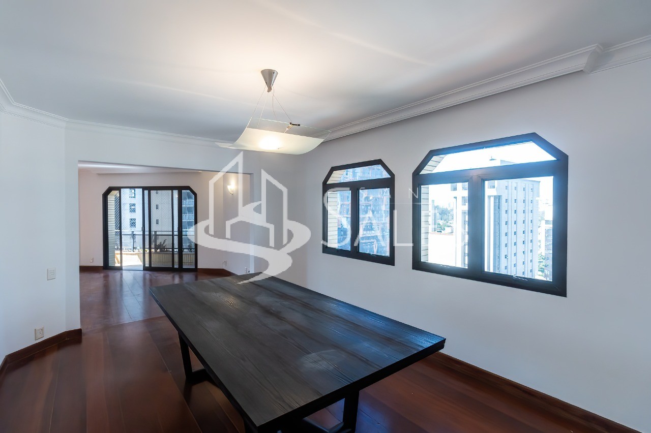 Apartamento para alugar com 3 quartos, 240m² - Foto 11