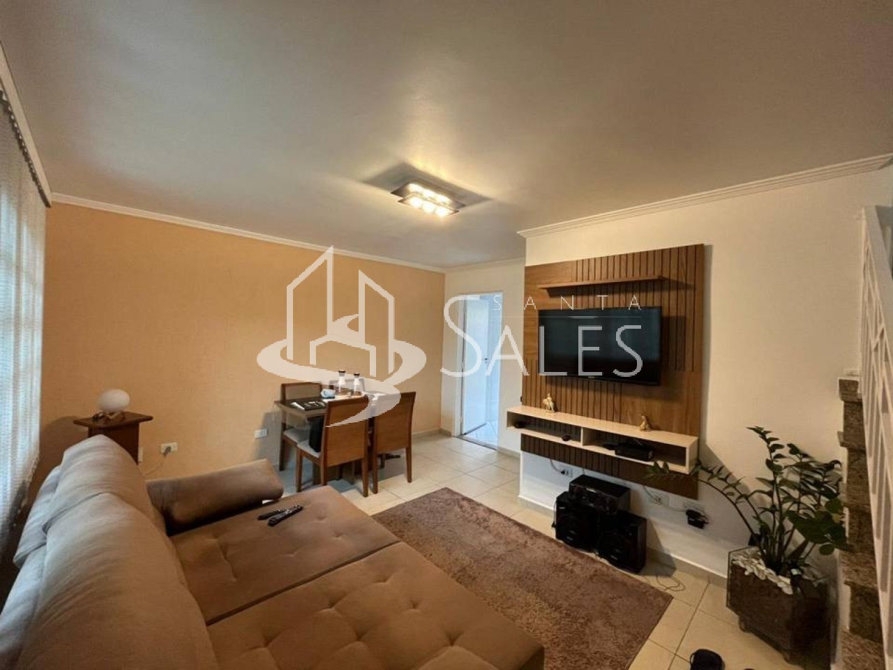 Casa à venda com 3 quartos, 94m² - Foto 1