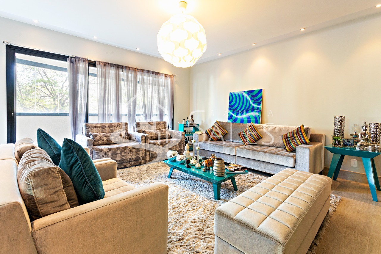 Apartamento para alugar com 4 quartos, 246m² - Foto 2
