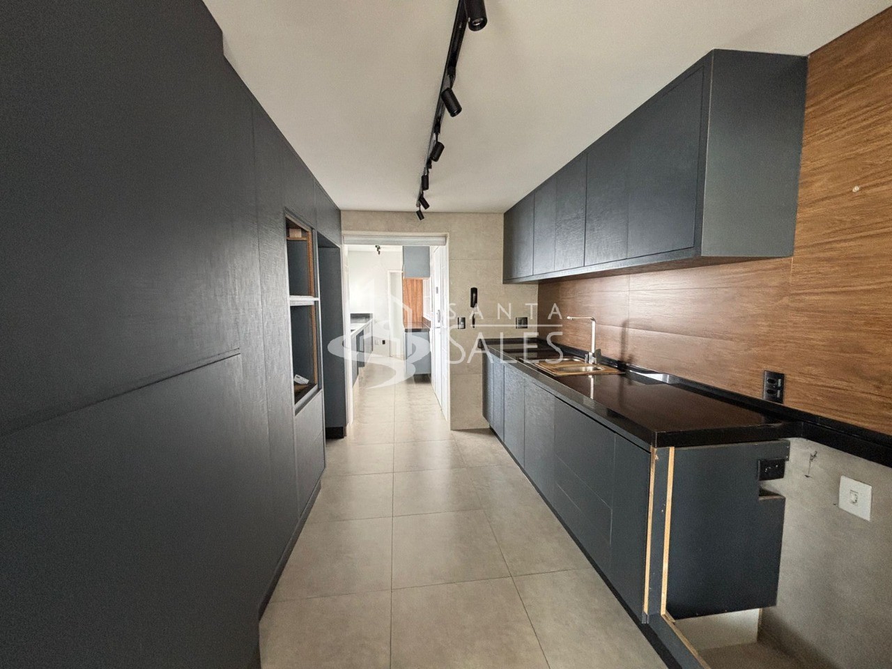 Apartamento à venda com 3 quartos, 156m² - Foto 3