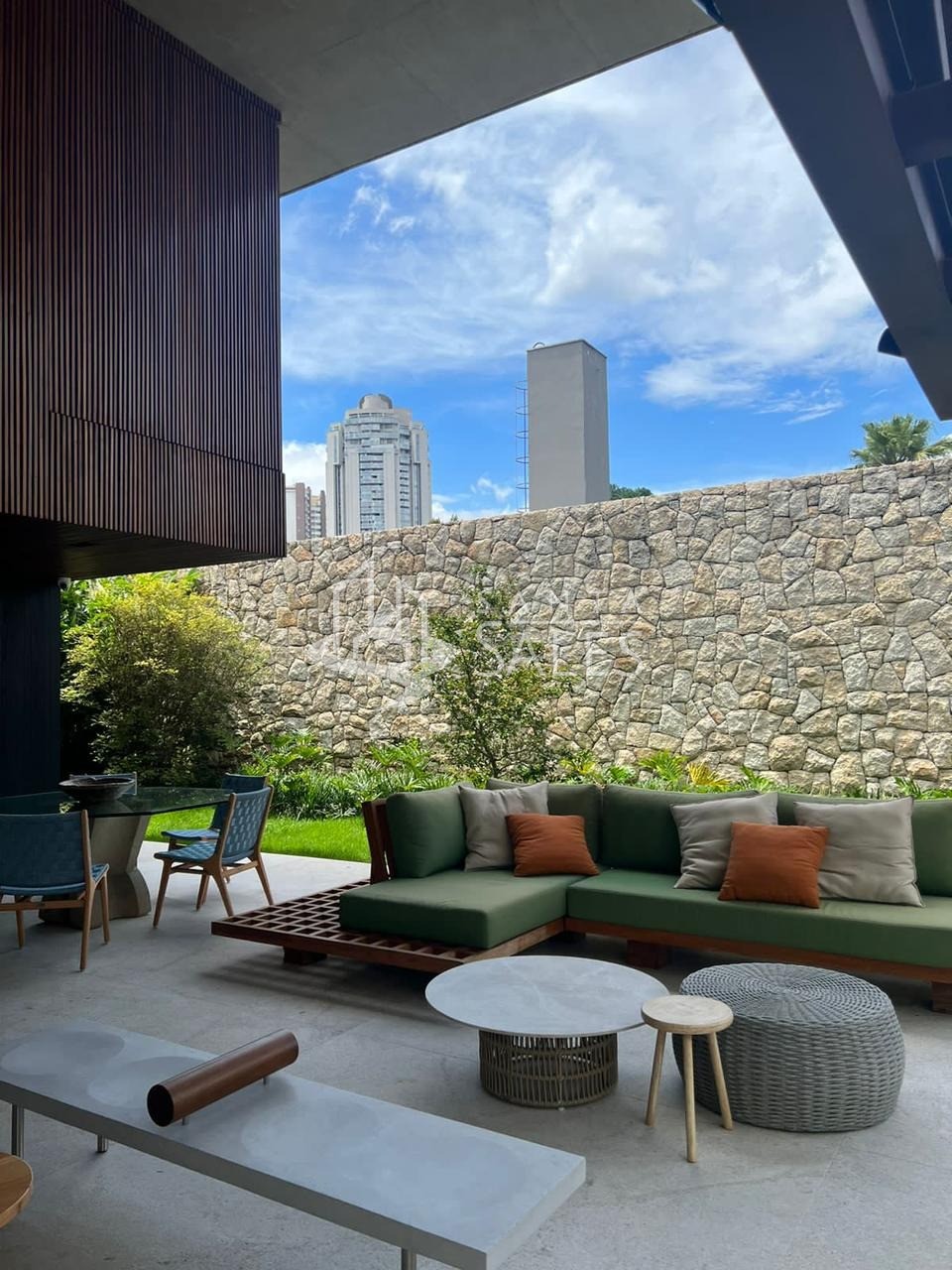 Casa à venda com 4 quartos, 721m² - Foto 2