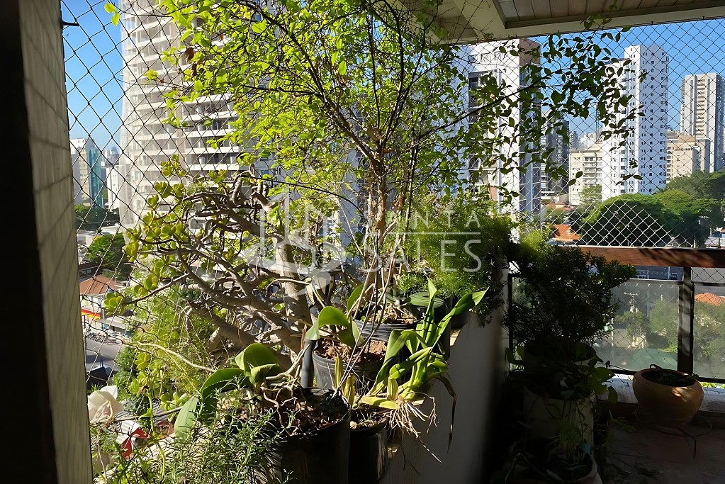 Apartamento à venda com 4 quartos, 209m² - Foto 4