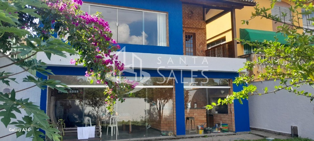 Casa à venda com 4 quartos, 367m² - Foto 1