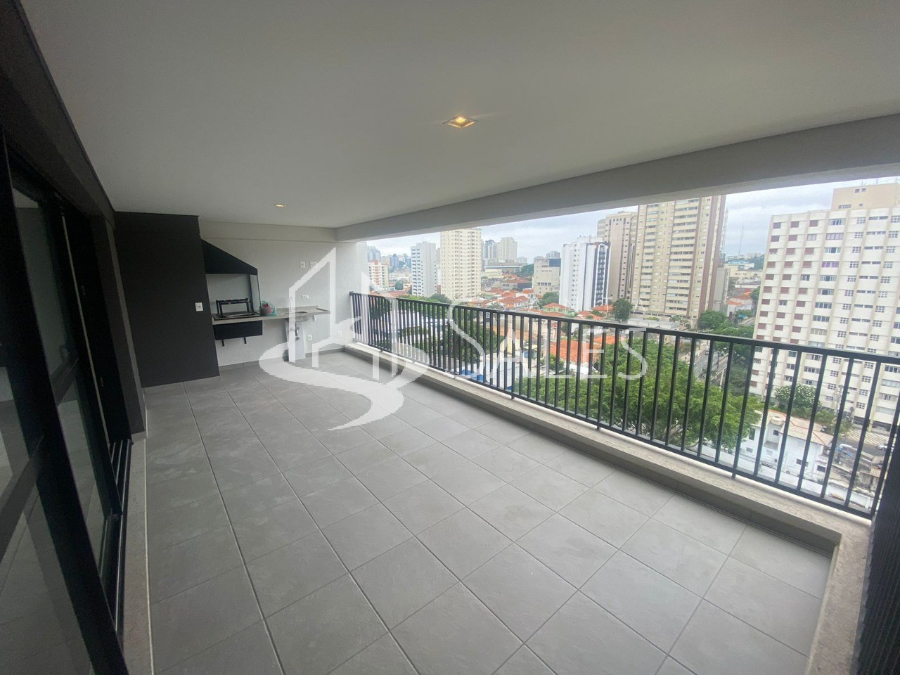 Apartamento à venda com 4 quartos, 147m² - Foto 1