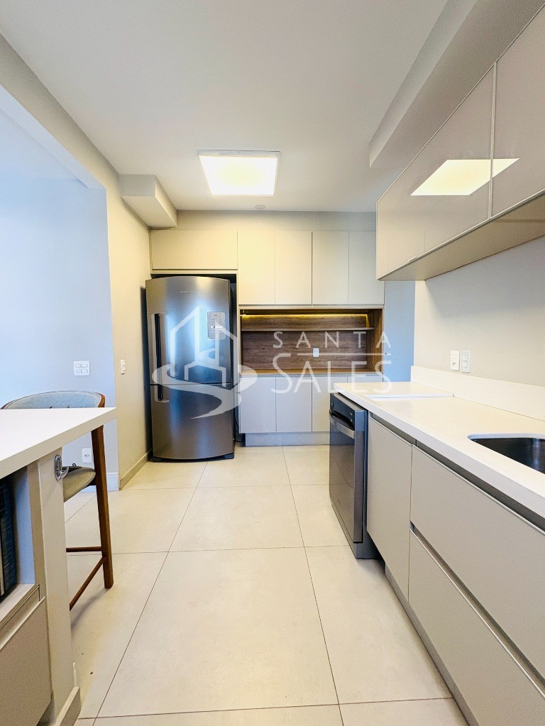 Apartamento para alugar com 3 quartos, 150m² - Foto 11