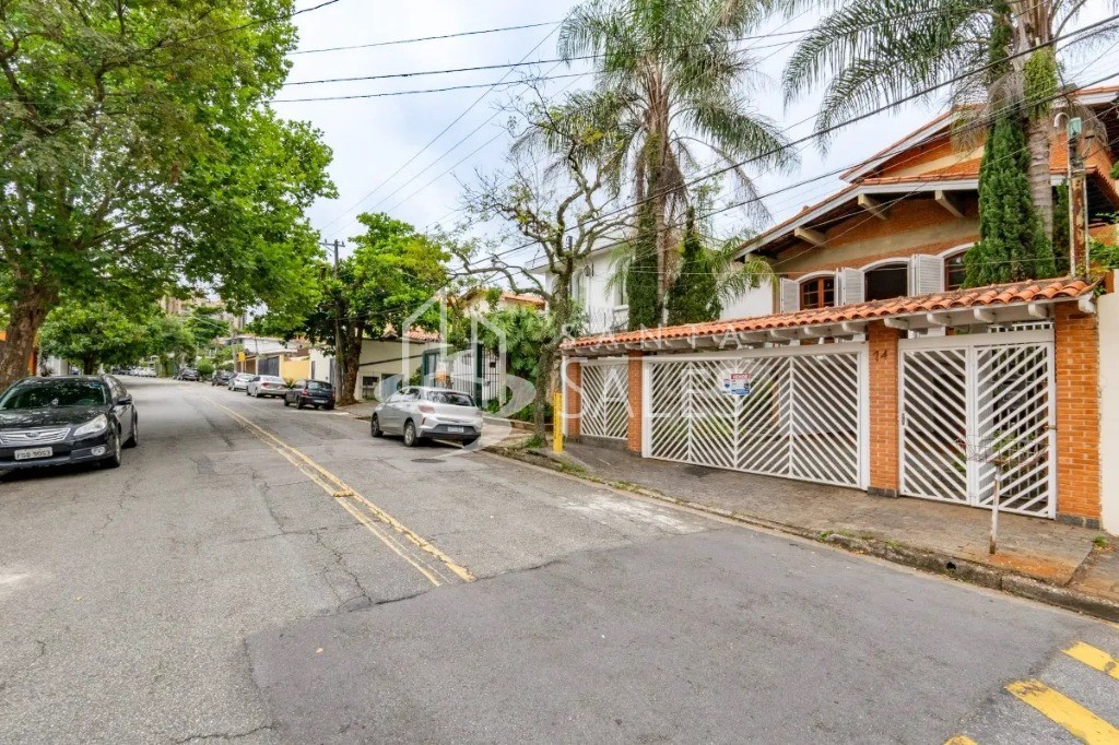 Sobrado, 3 quartos, 303 m² - Foto 2