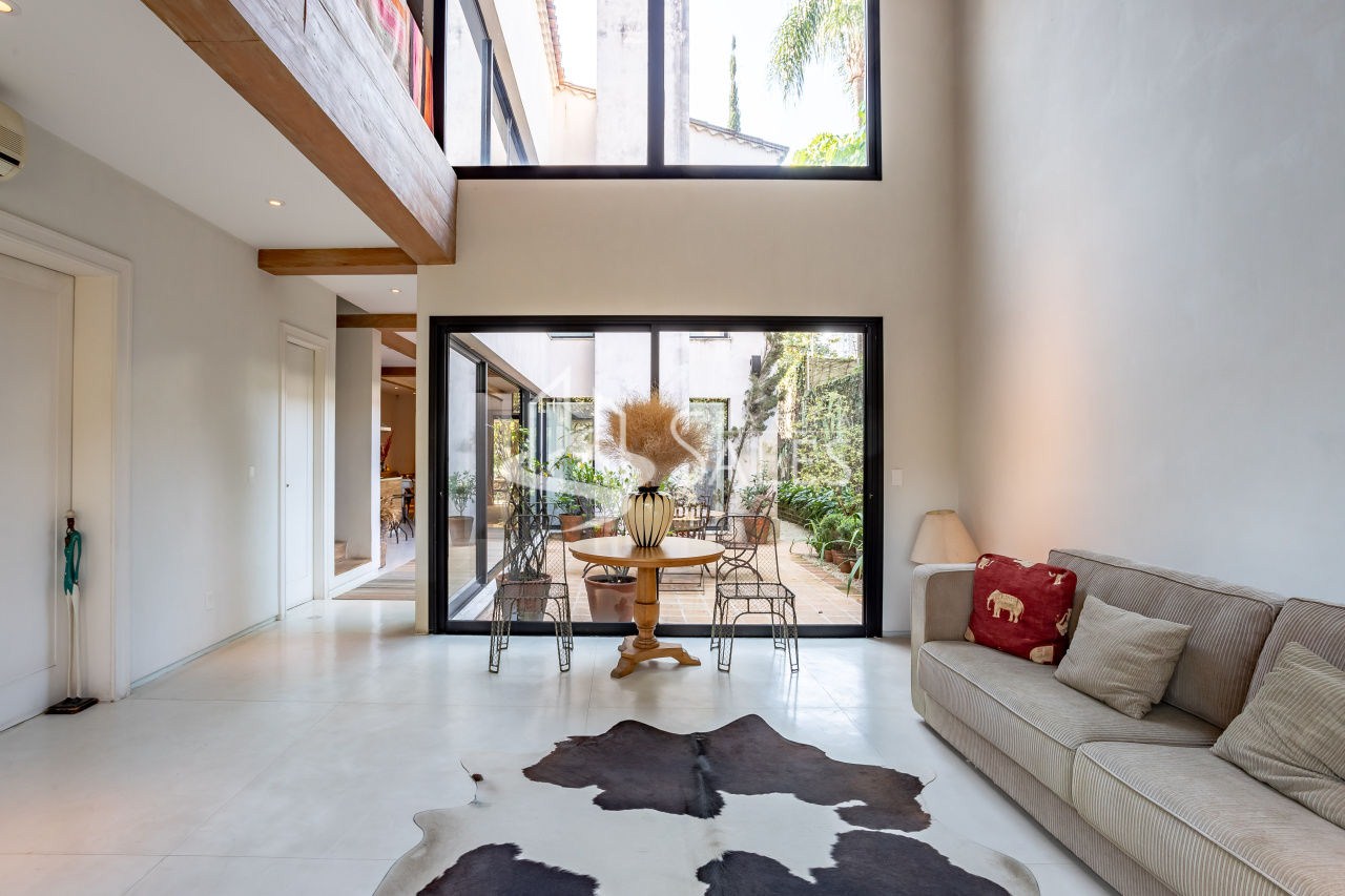 Sobrado, 3 quartos, 493 m² - Foto 1