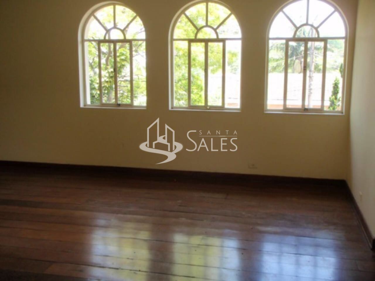 Sobrado para alugar com 4 quartos, 530m² - Foto 1