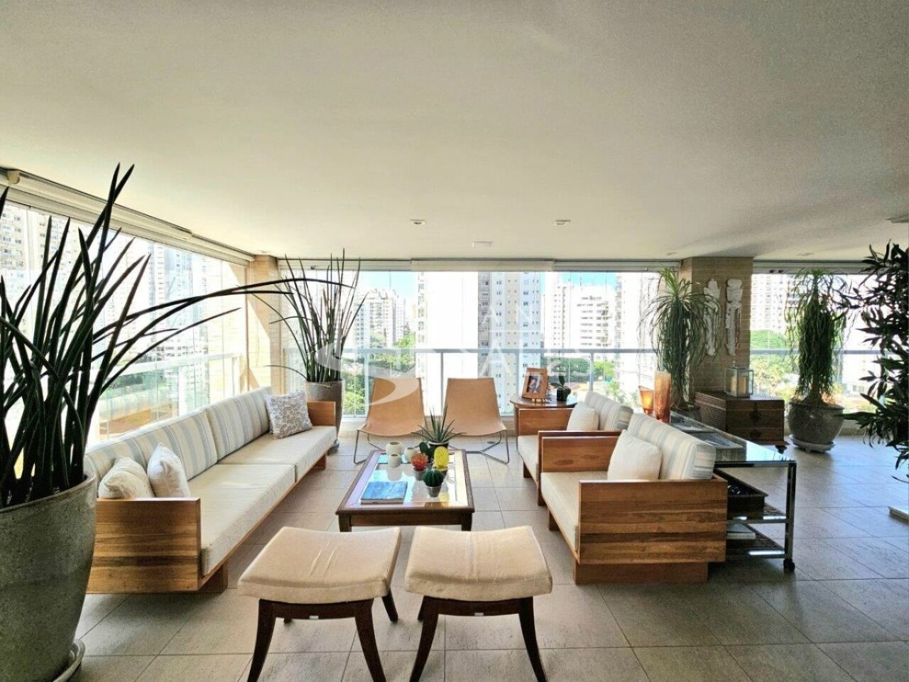 Apartamento, 3 quartos, 385 m² - Foto 2