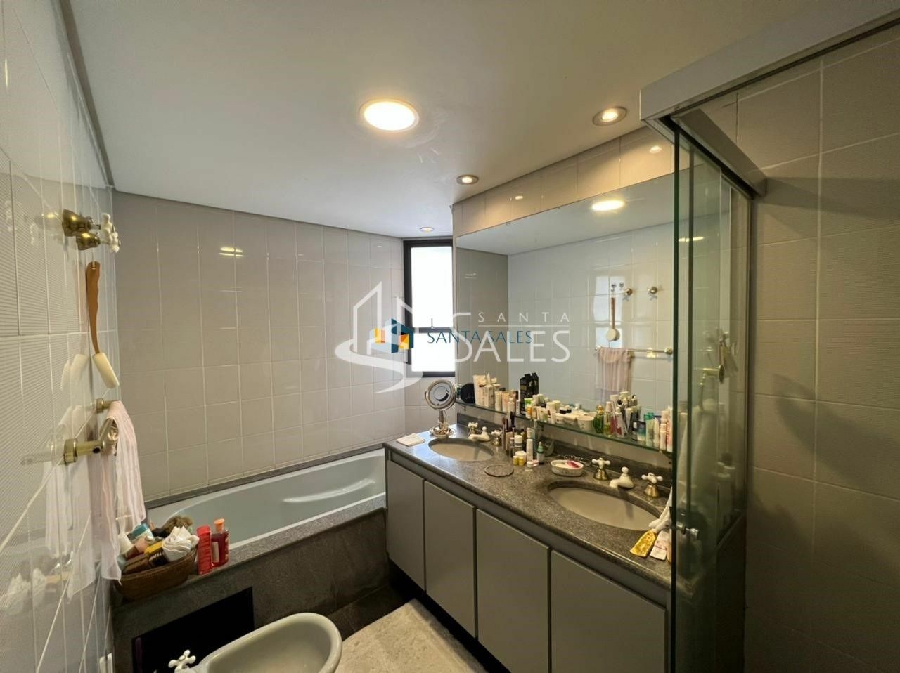 Apartamento para alugar com 4 quartos, 220m² - Foto 4
