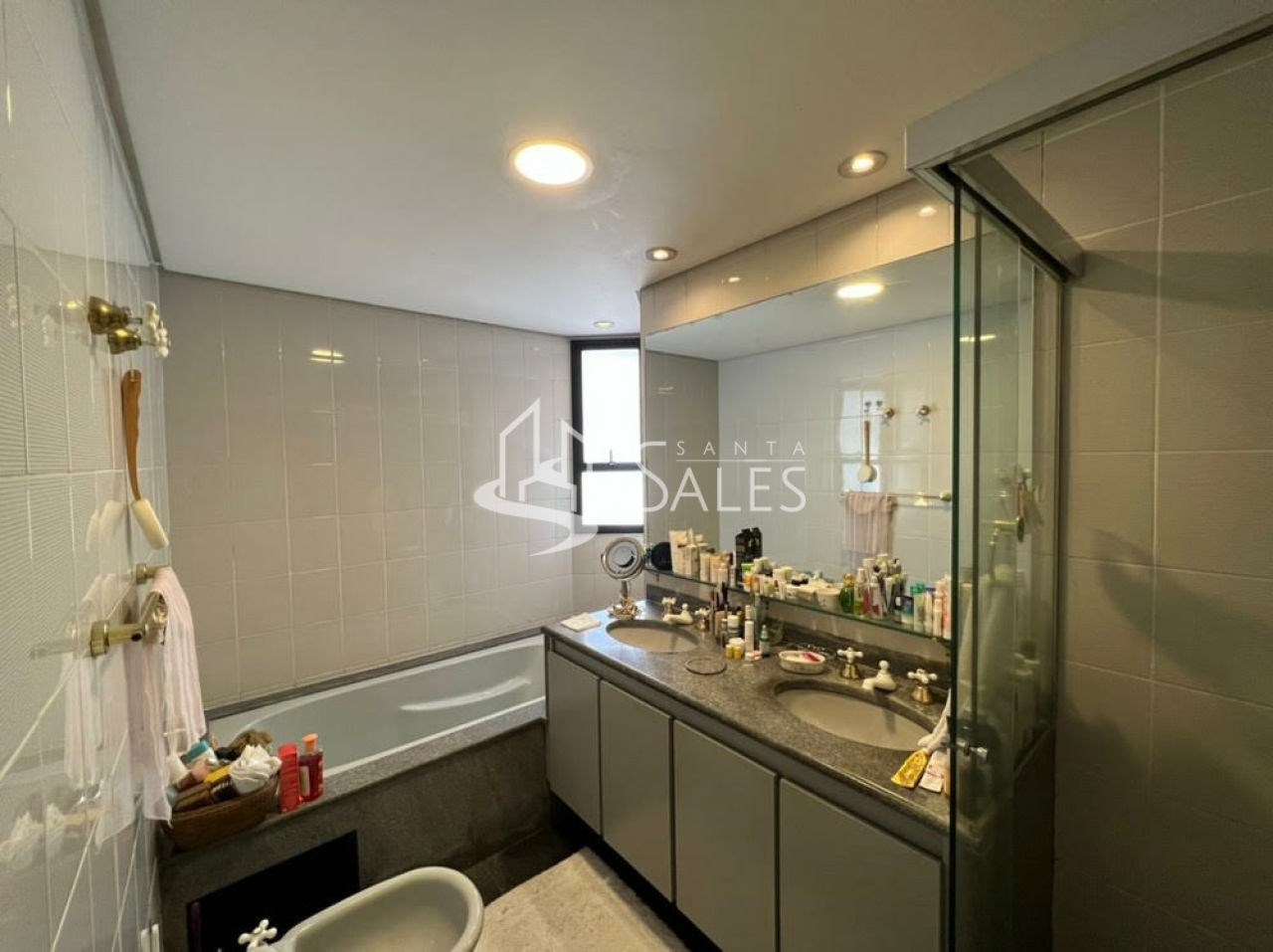 Apartamento para alugar com 4 quartos, 220m² - Foto 23