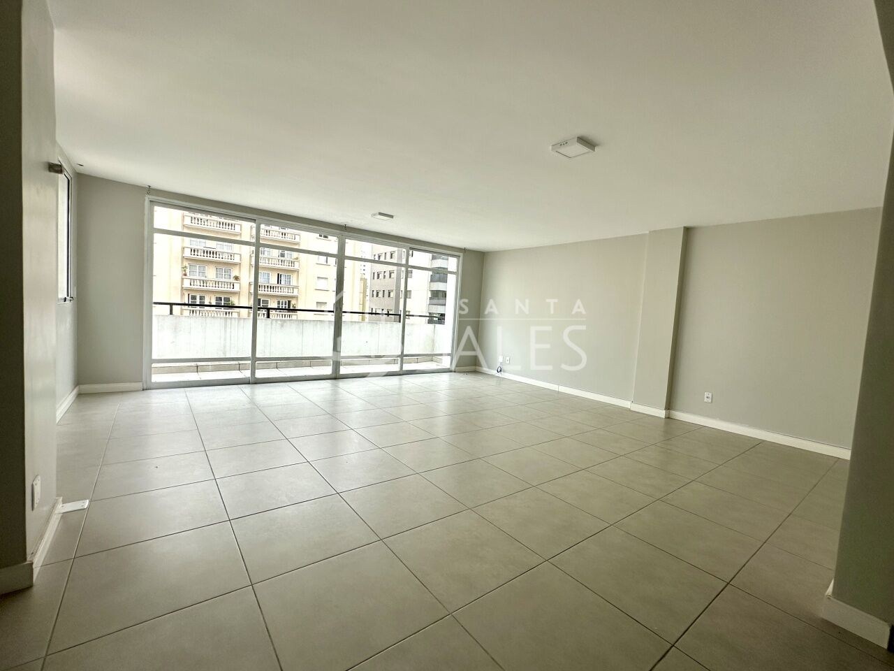 Apartamento para alugar com 3 quartos, 278m² - Foto 1
