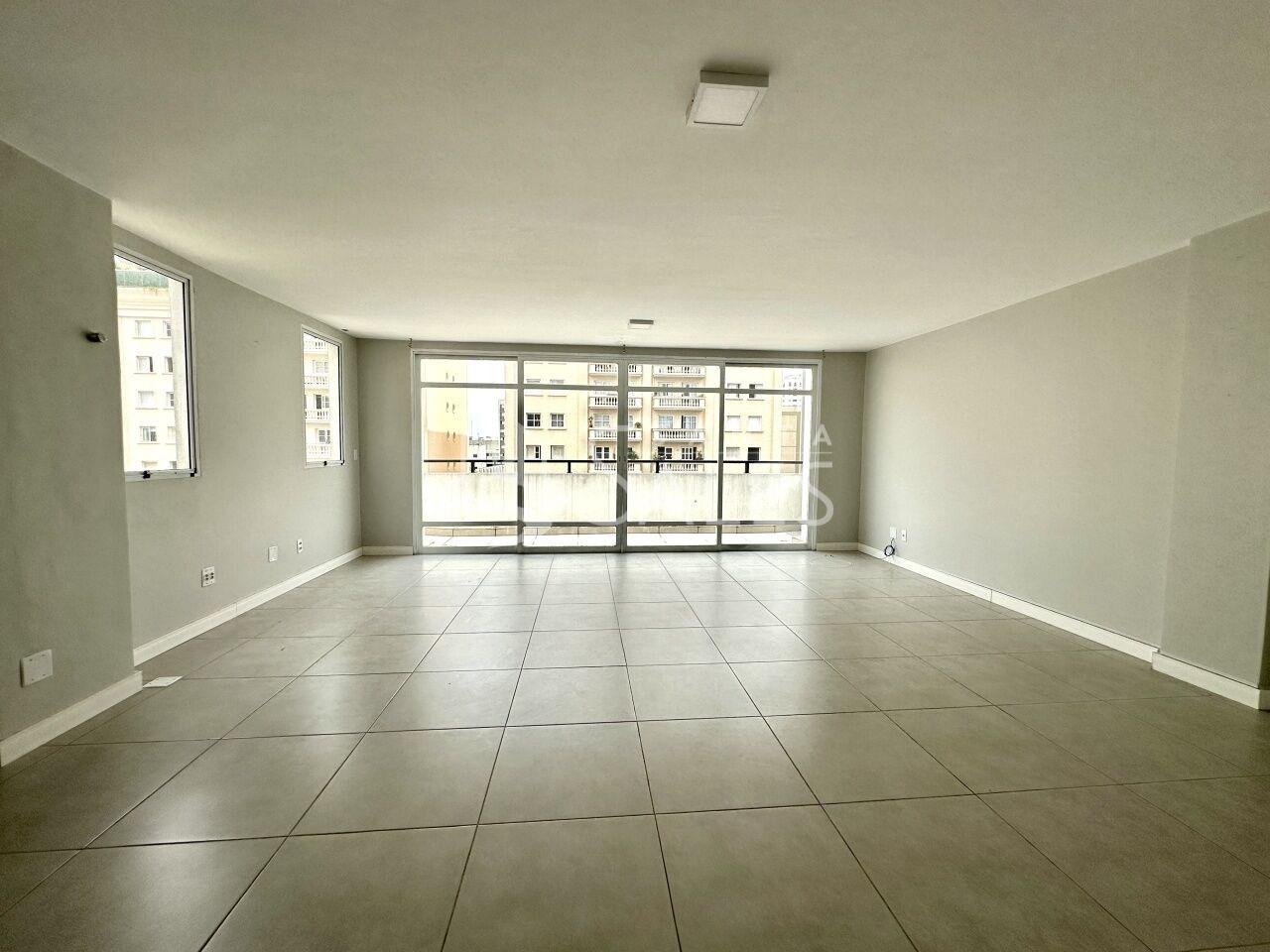 Apartamento para alugar com 3 quartos, 278m² - Foto 4
