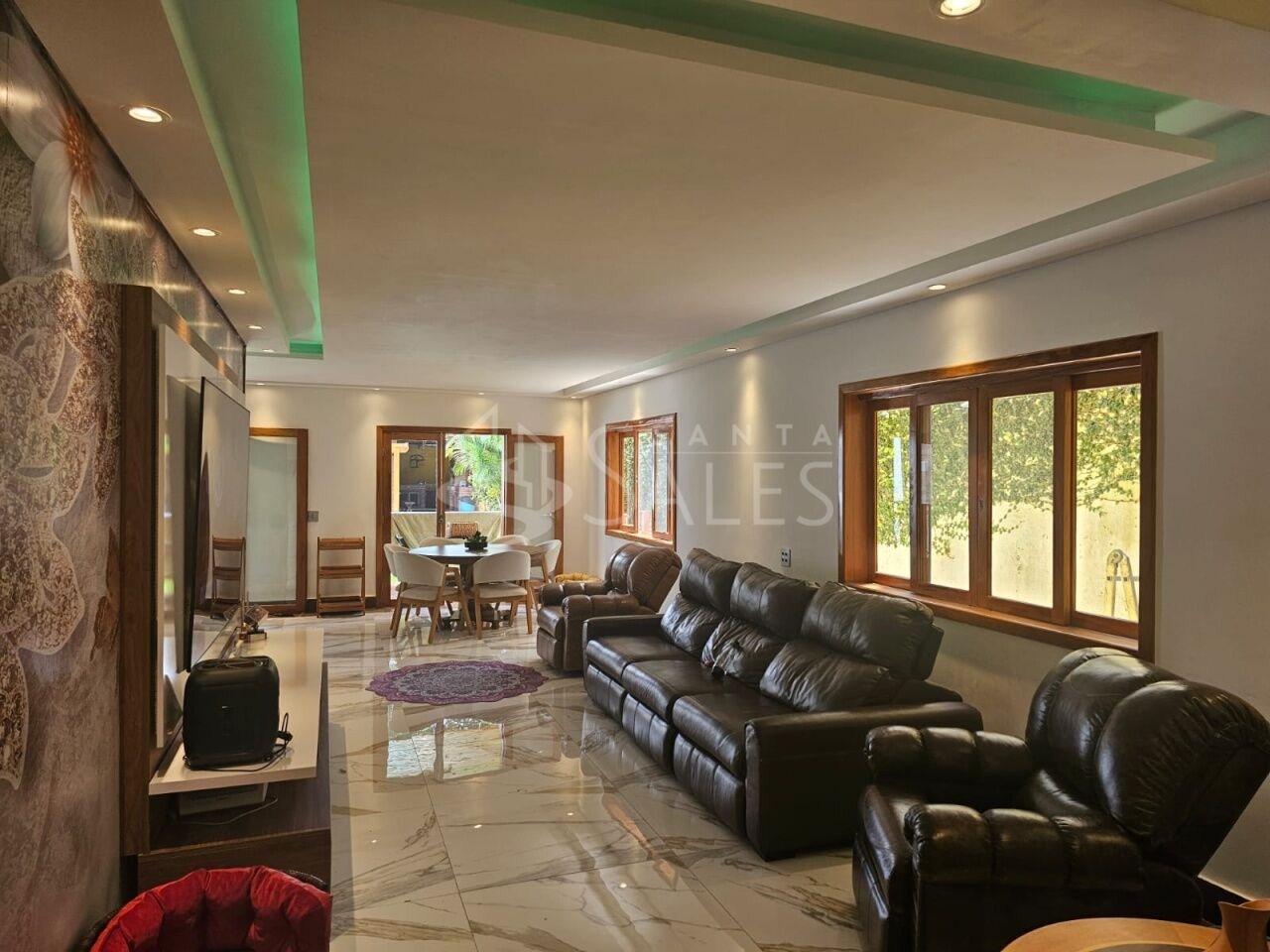 Casa à venda com 5 quartos, 330m² - Foto 2