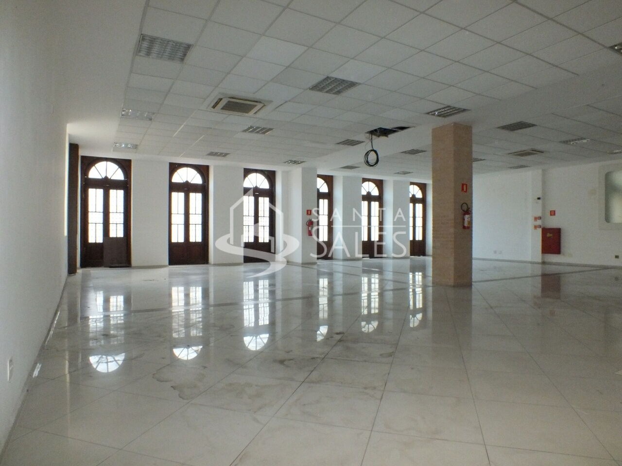 Prédio Inteiro à venda com 10 quartos, 3000m² - Foto 1