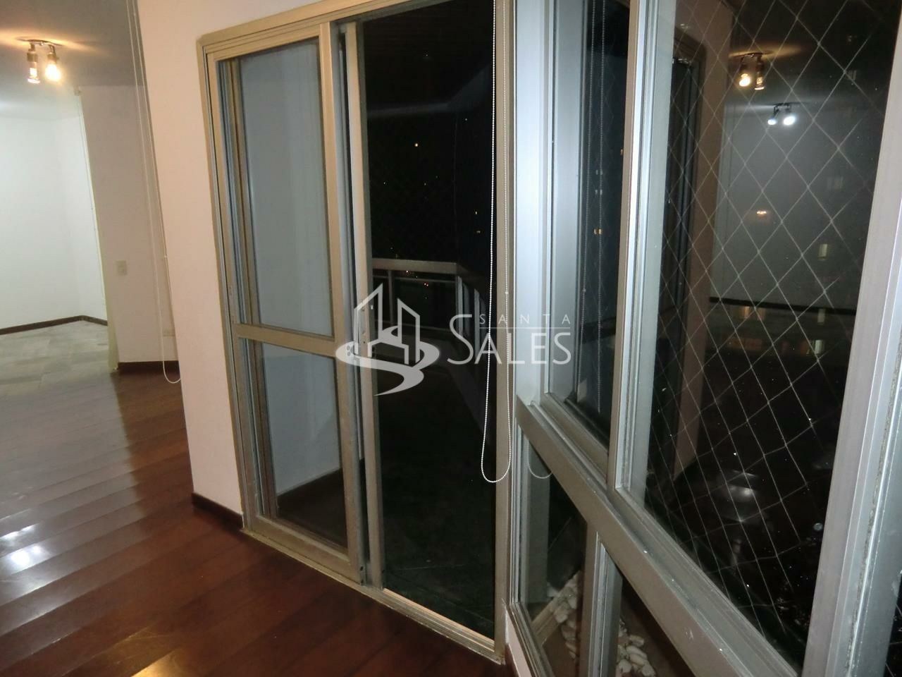 Apartamento para alugar com 4 quartos, 155m² - Foto 2